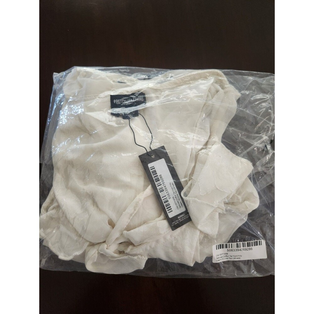 NWT PrettyLittleThing Sexy Crop Top White Ruffle Festival Small - Picture 2 of 7